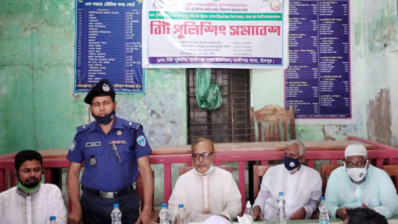 হাজীগঞ্জে বিট পুলশিং ও সচেতনতা সমাবেশ