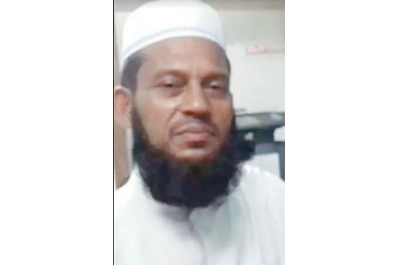 তিন বছর ধরে স্ত্রী-সন্তানদের খোঁজ না নিয়ে গোপনে দ্বিতীয় বিয়ে, উল্টো মামলা দিয়ে হয়রানির অভিযোগ