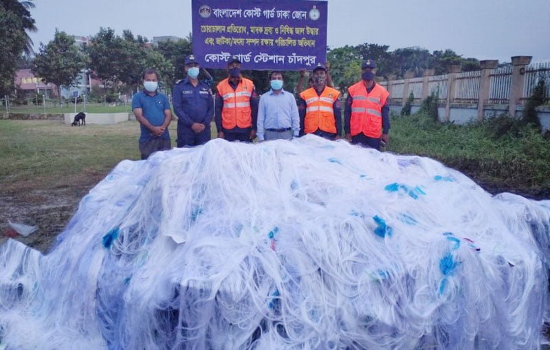 পুরাণবাজারে ৭ কোটি টাকার অবৈধ কারেন্ট জব্দ, আটক ৩