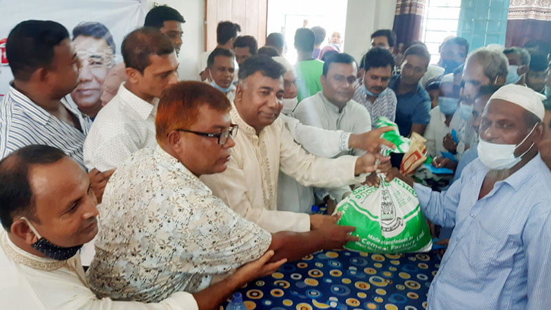 গরীব, দুস্থ ও জেলেদের মাঝে খাদ্য সামগ্রী বিতরণ করলেন প্রকৌশলী মোহাম্মদ হোসাইন