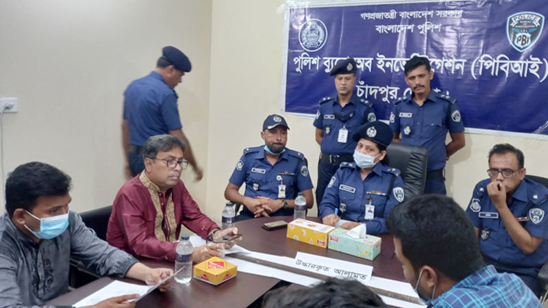 শাহরাস্তিতে চোরকে চিনে ফেলায় নির্মমভাবে খুন করা হয় স্বামী-স্ত্রীকে