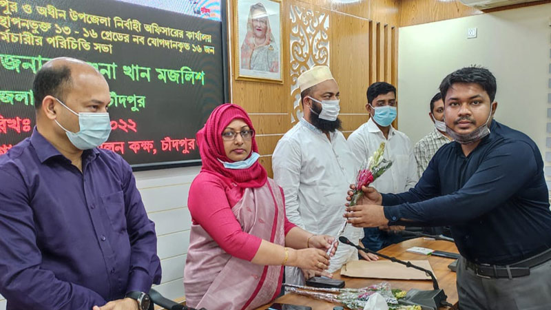 নবযোগদানকারী সহকর্মীদের শুভেচ্ছা জানালেন জেলা প্রশাসক