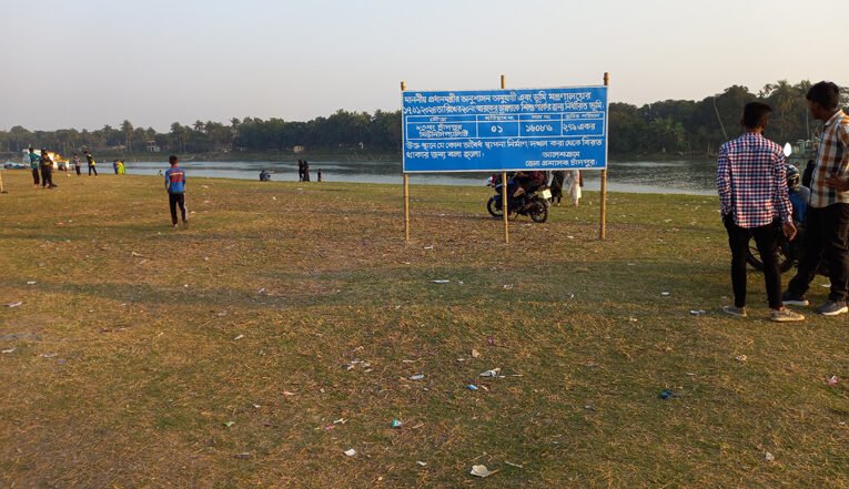 শিশুপার্ক হচ্ছে ডাকাতিয়া নদীর পাড়ে 