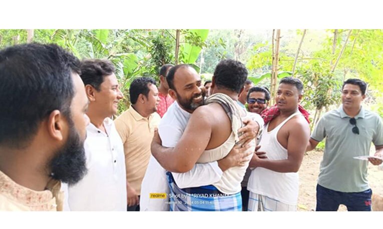 আশিকাটি ইউনিয়নে ঘোড়া মার্কার সমর্থনে গণসংযোগে চেয়ারম্যান প্রার্থী হুমায়ুন কবির সুমন