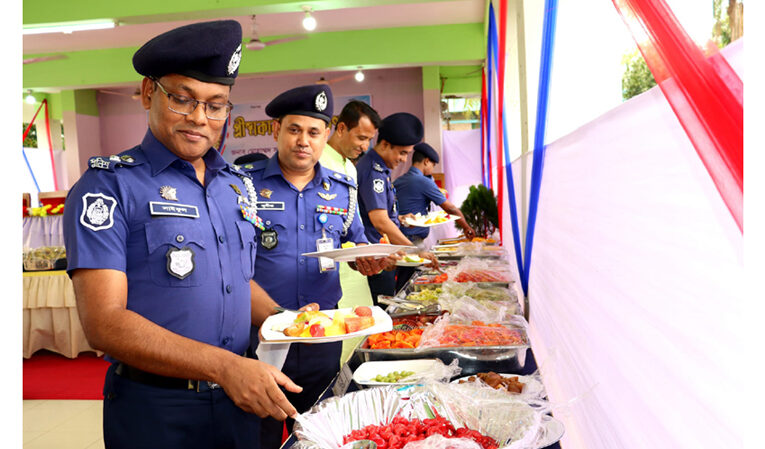 চাঁদপুর জেলা পুলিশের ফল উৎসব