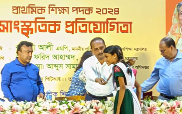 আবৃত্তিতে দেশ সেরা চাঁদপুরের মিফতাহুল