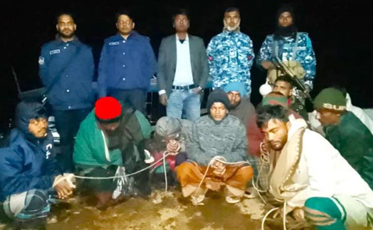 কোস্টগার্ডের অভিযানে ৫০ মণ জাটকা জব্দ, আটক ৯