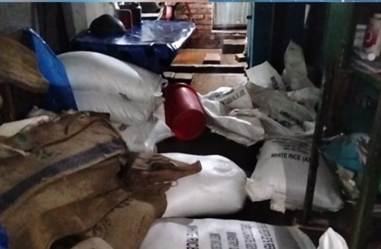 হাজীগঞ্জে গ্রাম পুলিশের বসতঘর থেকে ২০ বস্তা সরকারি চাল উদ্ধার
