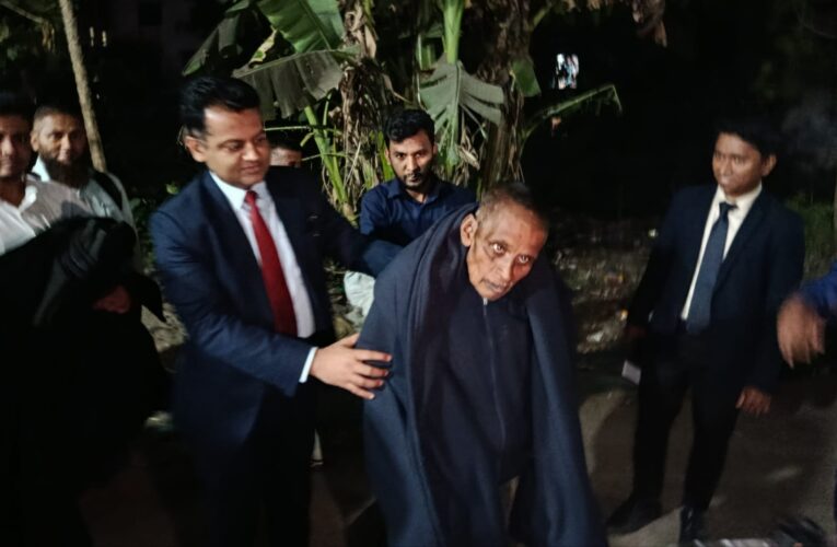 ছিন্নমূল মানুষের মাঝে কম্বল বিতরণ করলেন চাঁদপুরের জেলা প্রশাসক