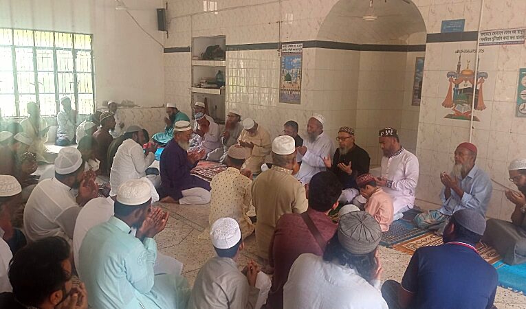 ফরিদগঞ্জের  মরহুম কোবাত হোসেন চৌধুরী ও আওলাদের স্মরণে দোয়া মাহফিল ও কোরআন খতম অনুষ্ঠিত