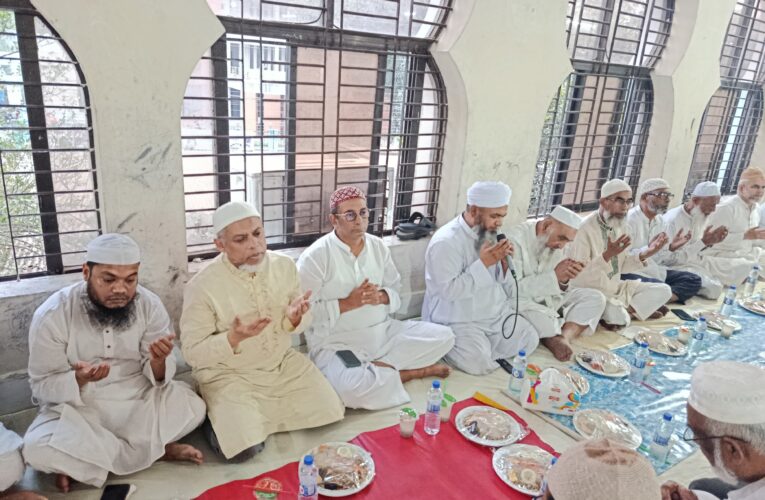  ঐতিহাসিক বেগম জামে মসজিদ কমিটির পক্ষ থেকে ইফতার ও দোয়া মাহফিল