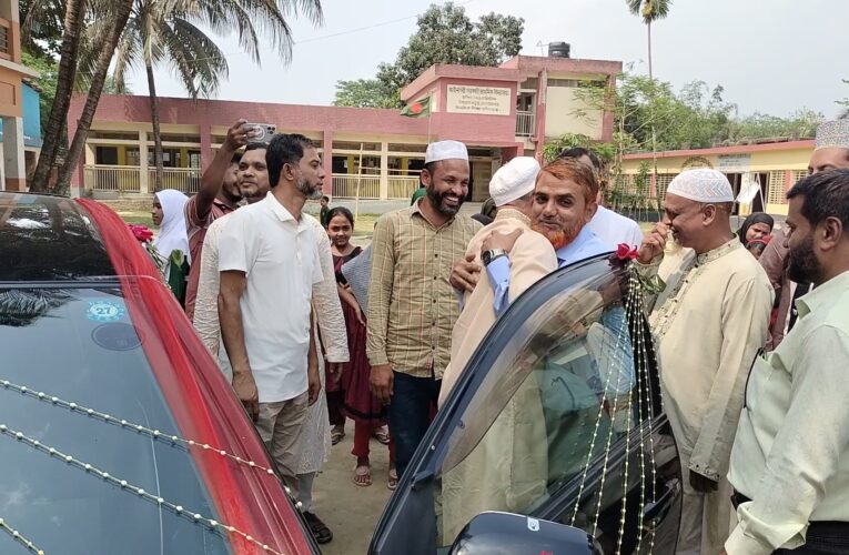 দীর্ঘ ৩৮ বছর শিক্ষকতা শেষে রাজকীয় বিদায় নিলেন শিক্ষক মোঃ রমিজ উদ্দিন  