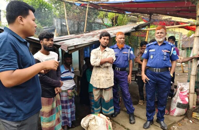 শাহরাস্তির ঠাকুর বাজারে প্রকাশ্যে শিয়ালের মাংস বিক্রি।। ২ জনকে জরিমানা