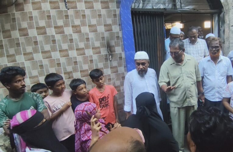 চাঁদপুর ওয়ারলেস বাজারে অগ্নিকাণ্ডের স্থান পরিদর্শনে শেখ ফরিদ আহমেদ মানিক এমপি