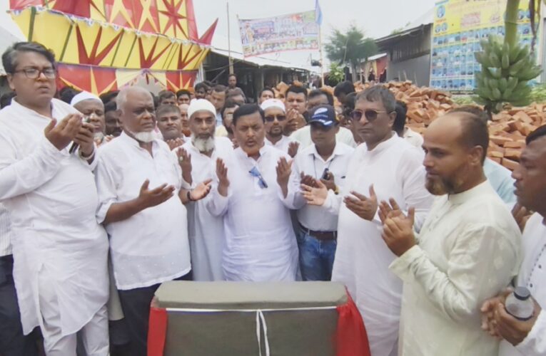 হাইমচরের নীলকমলে ১৫০০ মিটার সড়ক নির্মাণ কাজের উদ্বোধন