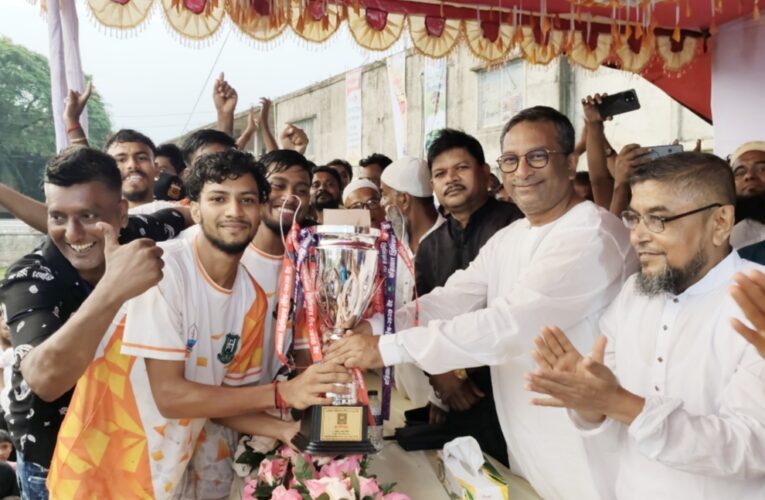 পুরানবাজার মধুসূদন মাঠে হরিজন প্রিমিয়ার ফুটবল লীগের পুরস্কার বিতরণ