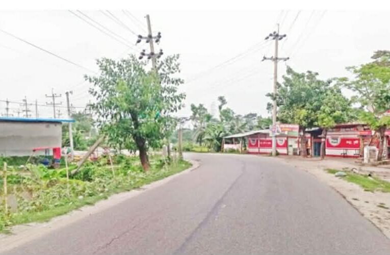 রামগঞ্জ-গৌরীপুর সড়কে ঢাকাগামী বাস চলাচল বন্ধ:চরম দুর্ভোগে যাত্রীরা