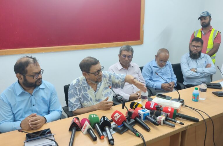 চাঁদপুরে বিভিন্ন হাসপাতালে স্বাস্থ্যমন্ত্রীর ঝটিকা সফর
