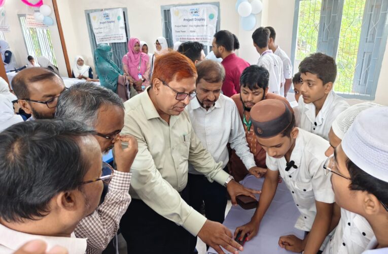 আল-আমিন একাডেমির বিজ্ঞান মেলা পরিদর্শনে মাউশি পরিচালক