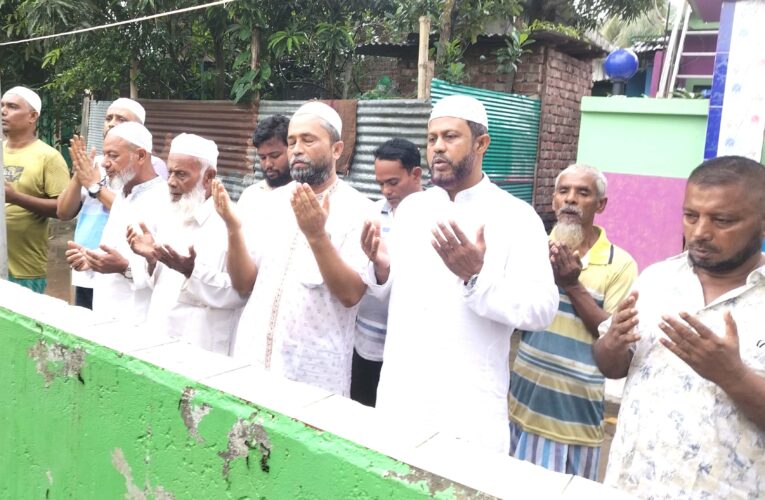 চাঁদপুর-৫ আসনের সাবেক এমপি এম এ মতিনের কবর জিয়ারত করলেন সম্ভাব্য মেয়র প্রার্থী অ্যাডভোকেট ওমর ফারুক খান টিটু