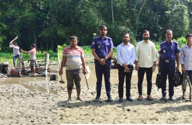 হাজীগঞ্জে অবৈধভাবে মাটি কাটার বিরুদ্ধে অভিযান ৩ ড্রেজার বিকল ১৫০ পাইপ ধ্বংস